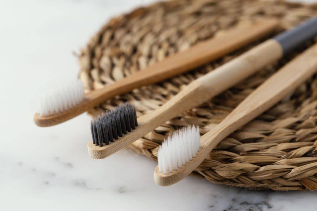 Cepillos de dientes de bambu