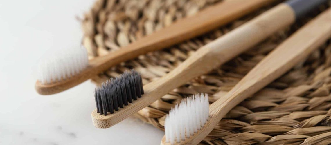Cepillos de dientes de bambu